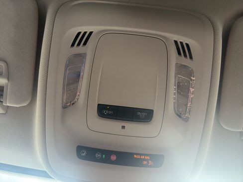 Used 2023 Buick Envision Essence FWD image 21
