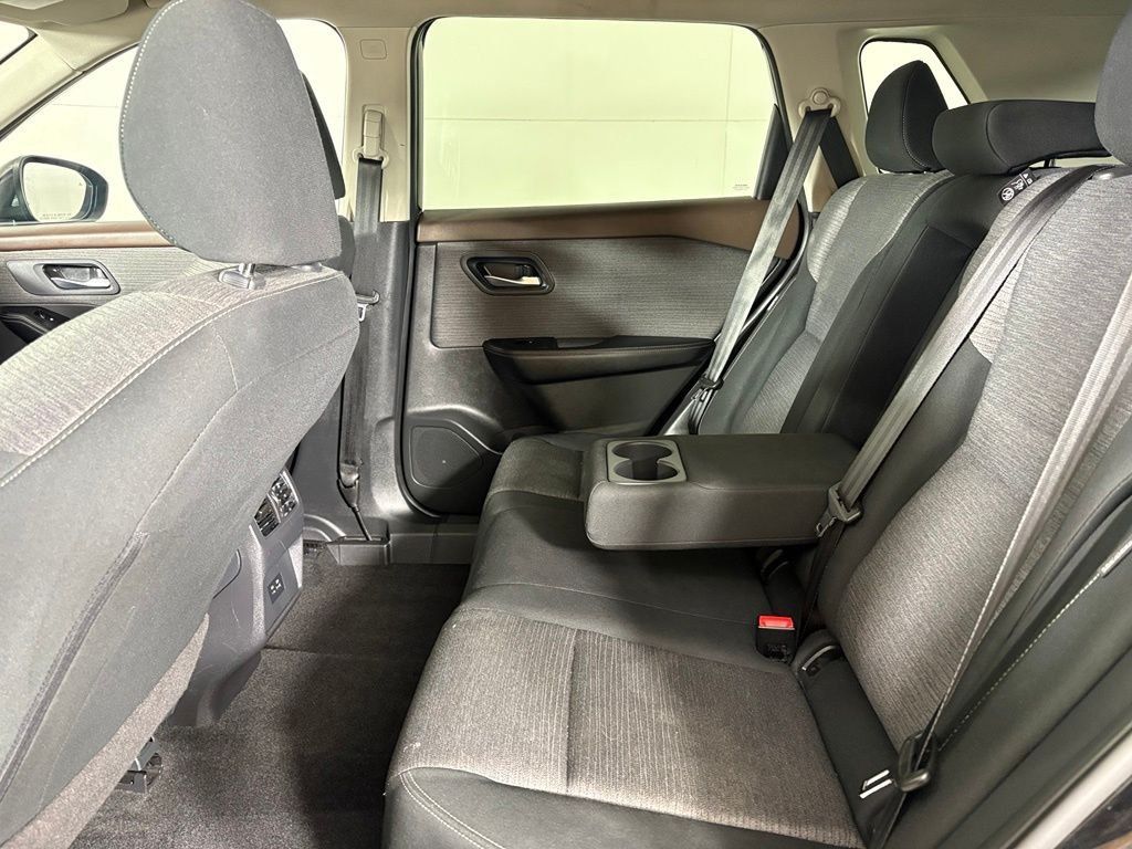 Used 2023 Nissan Rogue SV FWD image 37