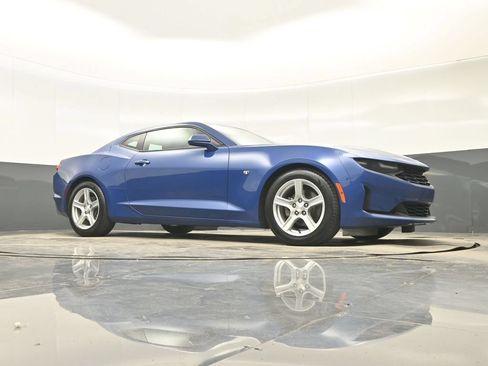 Used 2021 Chevrolet Camaro LT RWD image 30