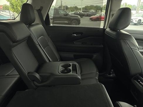 Used 2025 Nissan Pathfinder SL AWD/4WD image 25