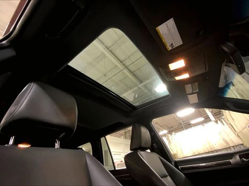 Used 2022 Lexus GX 460 Premium w/ Accessory Package image 13