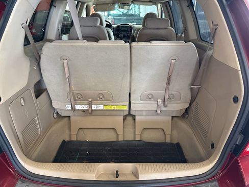 Used 2007 Hyundai Entourage GLS image 25