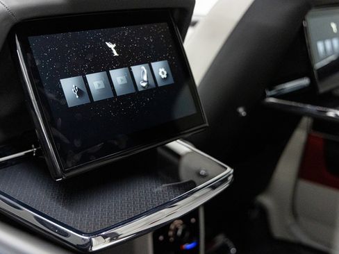 New 2026 Rolls-Royce Cullinan Black Badge image 50