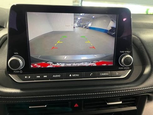 Used 2024 Nissan Rogue SV FWD image 28