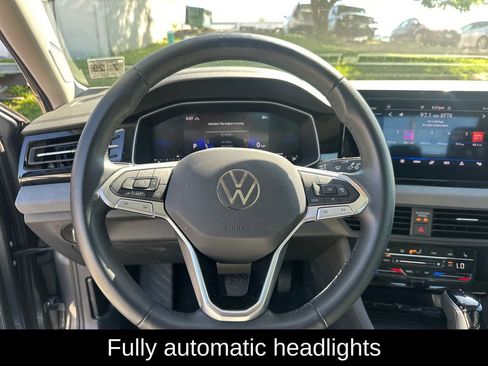 Used 2025 Volkswagen Jetta SE FWD image 14