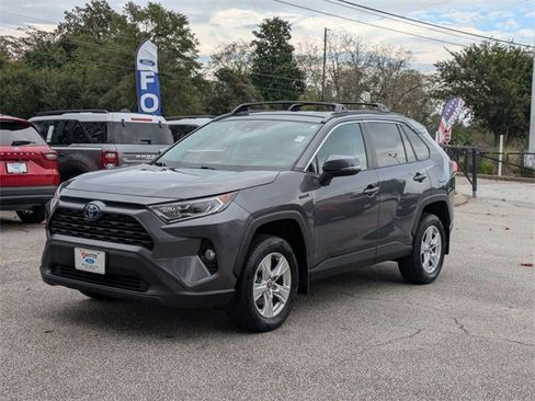 Used 2021 Toyota RAV4 XLE w/ Carpet Mat Package (TMS) image 7