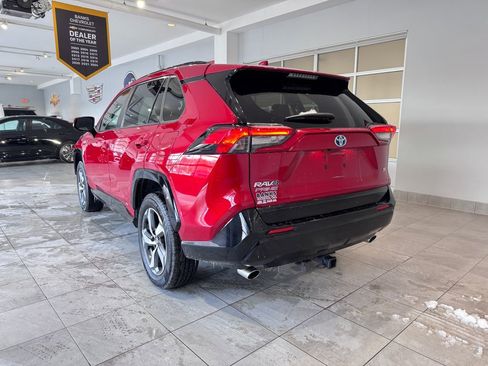 Used 2021 Toyota RAV4 SE image 5
