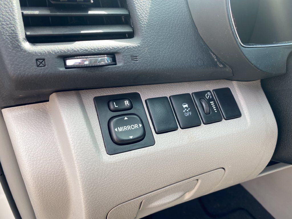 Used 2012 Toyota Highlander FWD image 27