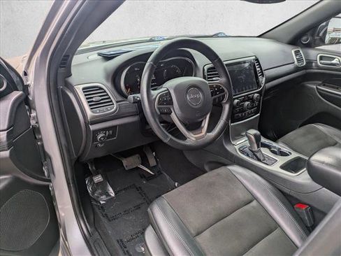 Used 2019 Jeep Grand Cherokee Altitude image 10