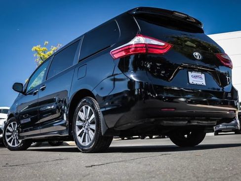 Used 2018 Toyota Sienna XLE w/ XLE Navigation Package AWD/4WD image 2