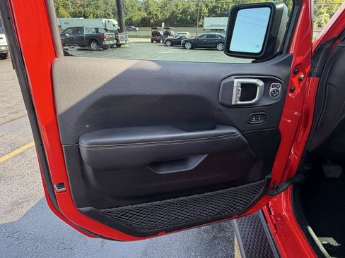 Used 2022 Jeep Wrangler Unlimited Sahara AWD/4WD image 13