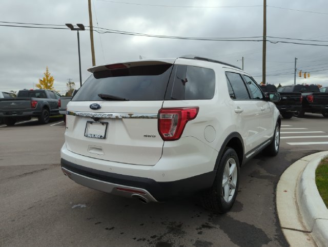 Used 2017 Ford Explorer XLT AWD/4WD image 5
