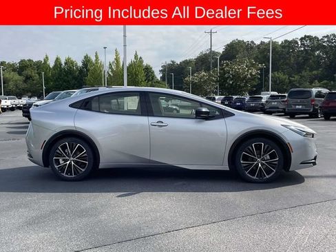 Used 2024 Toyota Prius XLE FWD image 6
