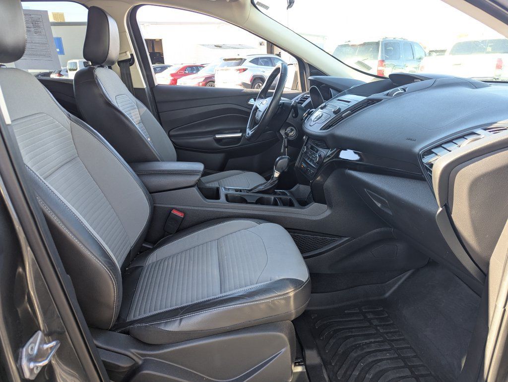Used 2018 Ford Escape SE w/ SE Sport Appearance Package AWD/4WD image 34