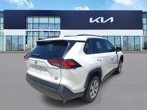 Used 2019 Toyota RAV4 LE AWD/4WD image 3