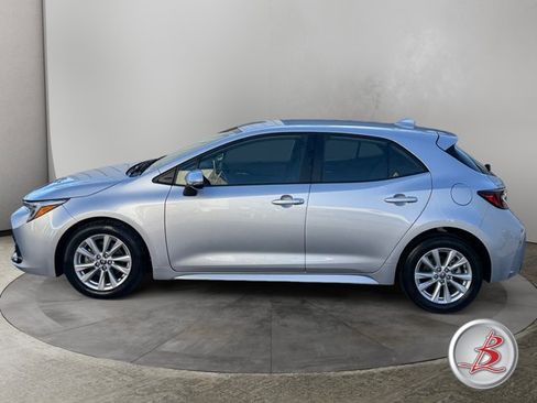 Used 2025 Toyota Corolla SE FWD image 4