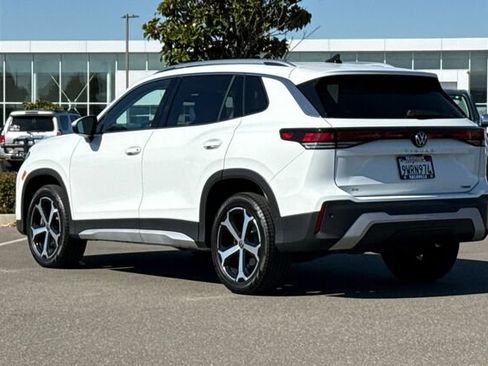 Used 2025 Volkswagen Tiguan SE w/ Panoramic Sunroof Package AWD/4WD image 6