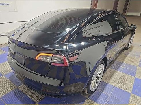 Used 2023 Tesla Model 3 Standard Range image 2
