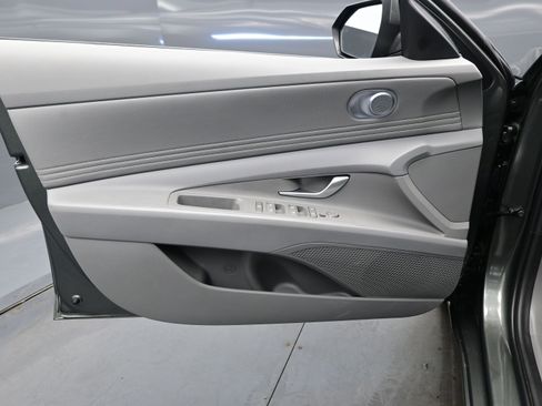 Certified 2025 Hyundai Elantra SEL image 9