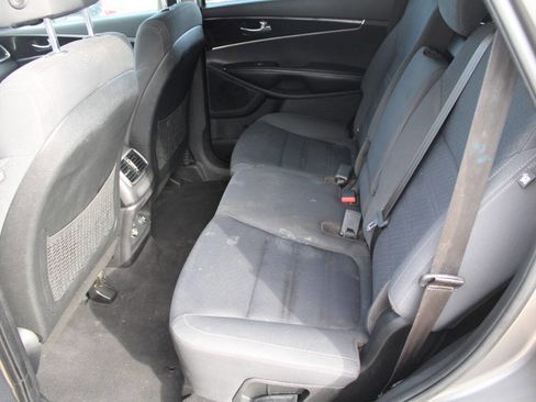 Used 2018 Kia Sorento AWD image 10