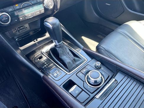 Used 2018 MAZDA MAZDA3 Touring FWD image 17