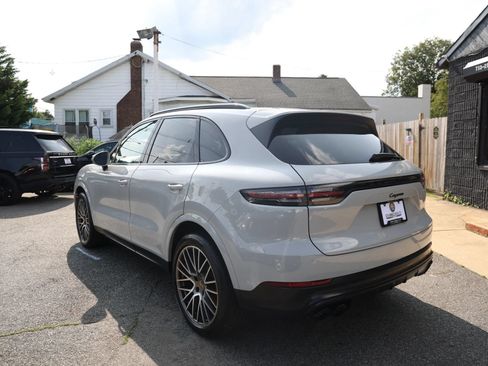 Used 2022 Porsche Cayenne Platinum Edition AWD/4WD image 8