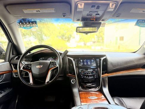 Used 2017 Cadillac Escalade ESV Premium Luxury image 15