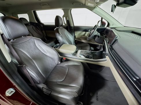 Used 2025 Kia Carnival image 28