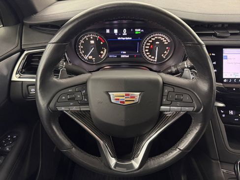 Used 2024 Cadillac XT6 Sport w/ Technology Package image 17