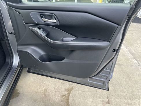 Used 2025 Nissan Rogue SV AWD/4WD image 39