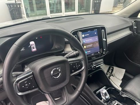 Used 2023 Volvo XC40 B5 Plus image 28