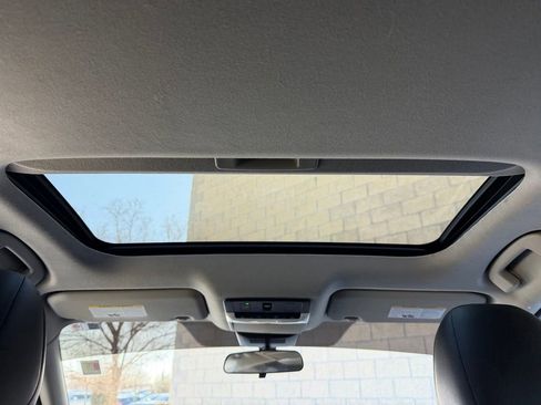 Used 2024 Nissan Sentra SR w/ SR Premium Package image 16