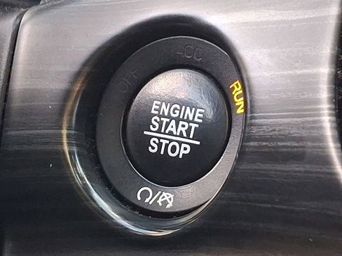 Used 2019 Jeep Grand Cherokee Altitude image 18