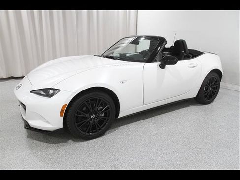 Certified 2024 MAZDA MX-5 Miata Club RWD image 4