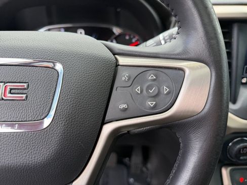 Used 2022 GMC Acadia Denali w/ Denali Ultimate Package AWD/4WD image 16