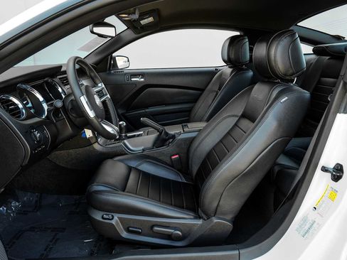 Used 2012 Ford Mustang GT Premium image 4