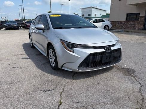 Used 2022 Toyota Corolla LE FWD image 10