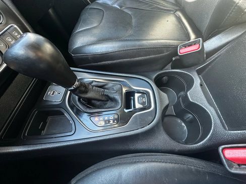 Used 2019 Jeep Cherokee Limited FWD image 48