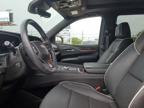Used 2024 Cadillac Escalade Premium Luxury AWD/4WD image 8