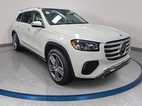 Used 2026 Mercedes-Benz GLS 450 4MATIC image 4