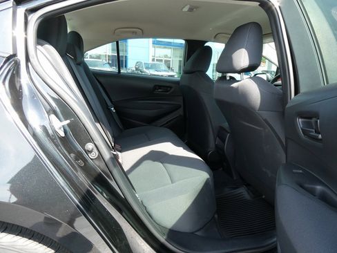 Used 2022 Toyota Corolla LE image 15