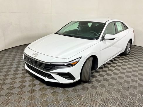 New 2026 Hyundai Elantra SE FWD image 10