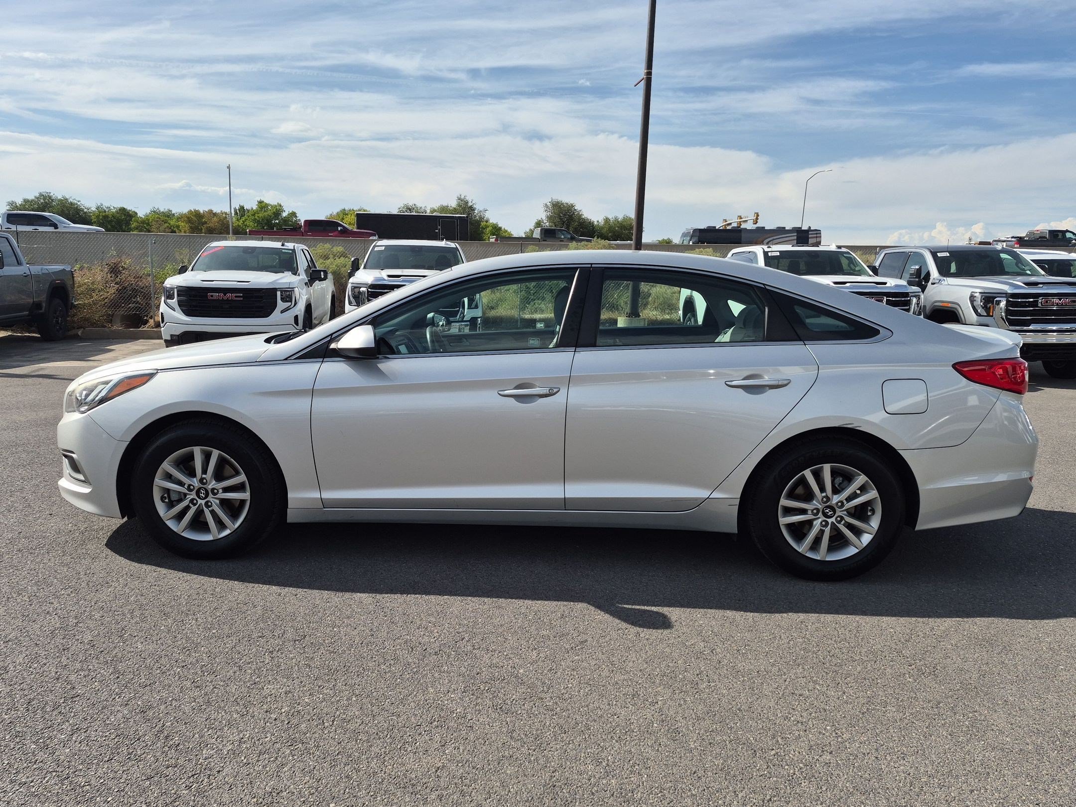 Used 2017 Hyundai Sonata SE FWD image 3