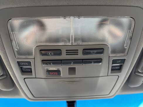 Used 2012 Toyota Camry XLE w/ Leather Pkg image 21