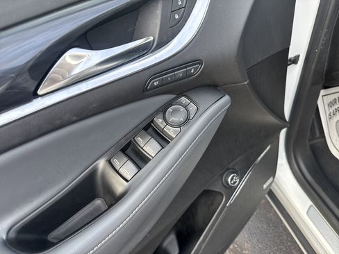 Used 2024 Buick Enclave Premium image 17