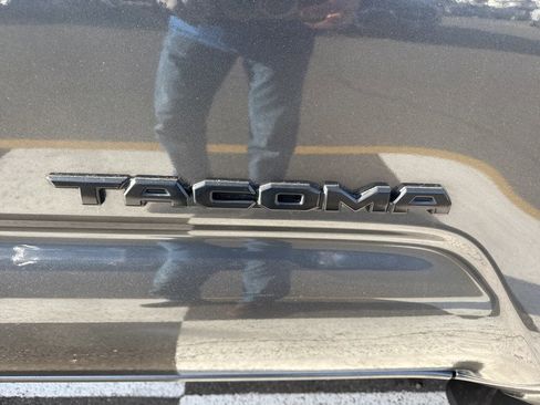 Used 2022 Toyota Tacoma TRD Off-Road image 55