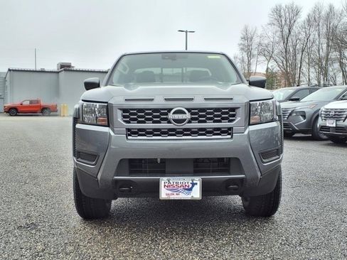 Used 2025 Nissan Frontier SV image 2