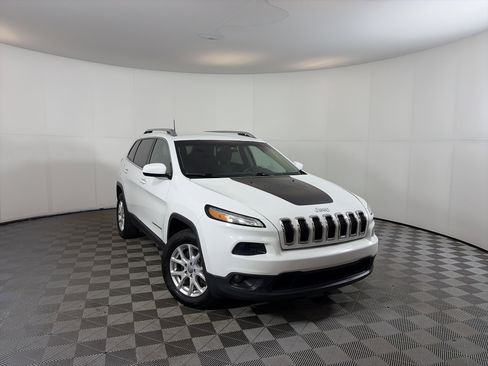 Used 2016 Jeep Cherokee Latitude image 1