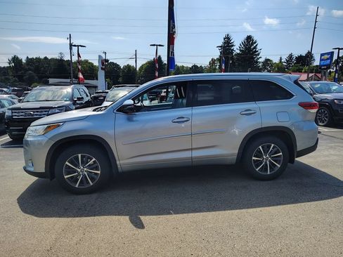 Used 2017 Toyota Highlander XLE AWD/4WD image 8