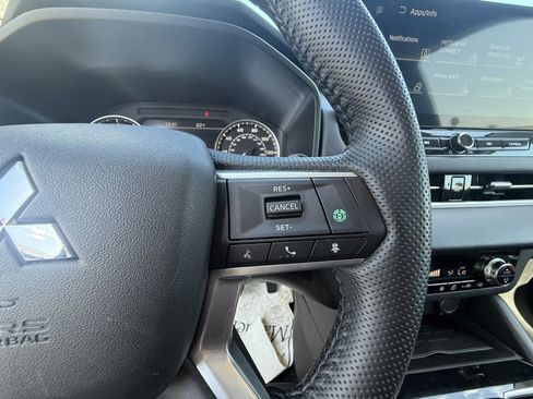 Used 2025 Mitsubishi Outlander SE AWD/4WD image 22